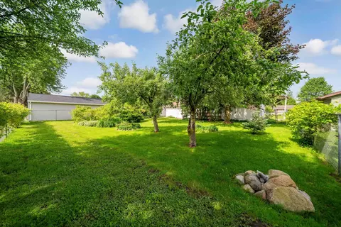Exterior - 2424 S Horizon Dr, Appleton, WI 54915 photo 2 of 6