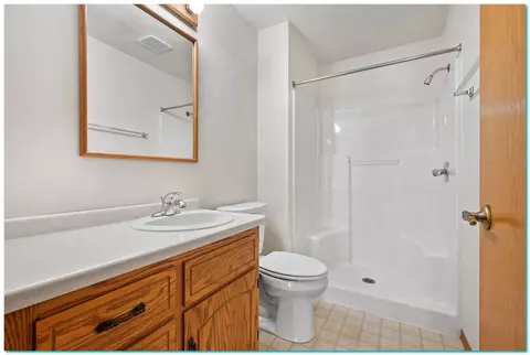Bath - 3020 W Glenpark Dr, Appleton, WI 54914 photo 1 of 2