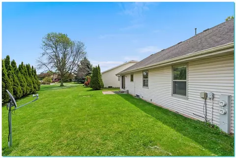 Exterior - 3020 W Glenpark Dr, Appleton, WI 54914 photo 5 of 6