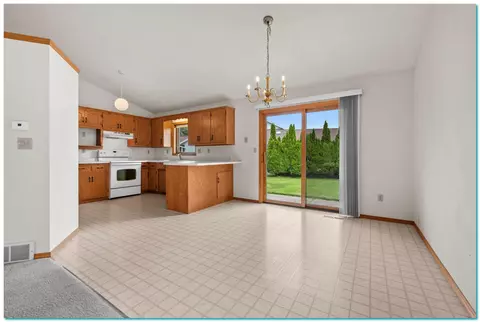 Living - 3020 W Glenpark Dr, Appleton, WI 54914 photo 5 of 5