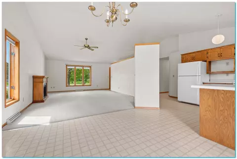 Living - 3020 W Glenpark Dr, Appleton, WI 54914 photo 4 of 5