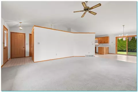Living - 3020 W Glenpark Dr, Appleton, WI 54914 photo 3 of 5
