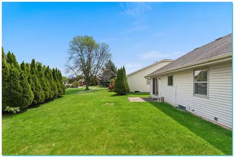 Exterior - 3020 W Glenpark Dr, Appleton, WI 54914 photo 4 of 6