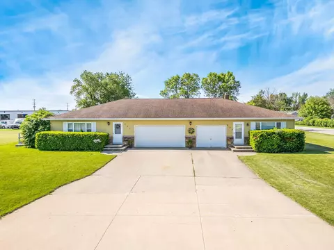 631 Fair Oaks Dr, Neenah, WI 54956