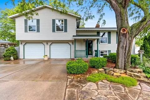 847 Basel St, De Pere, WI 54115