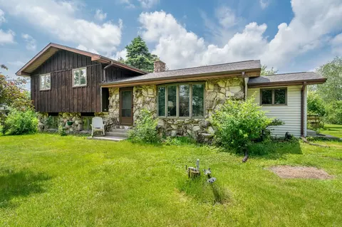 n1699 County Road Hh, New London, WI 54961