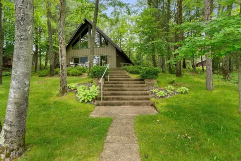 374 Trillium Rd, Keshena, WI 54135