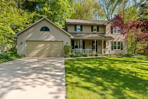 2070 Kingfisher Ln, Green Bay, WI 54313