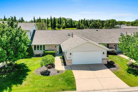 1561 River Pines Dr, Green Bay, WI 54311