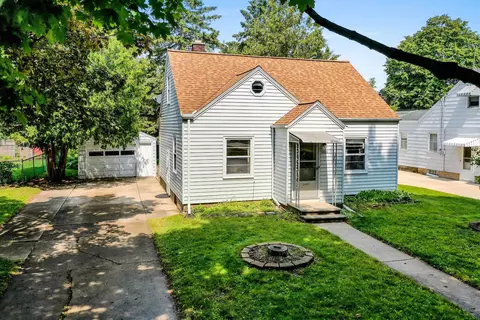 1021 Lark St, Green Bay, WI 54303