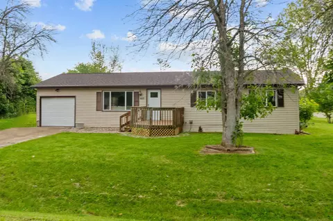 607 N 9th St, Winneconne, WI 54986