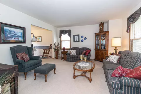 2229 W Seneca Dr, Appleton, WI 54914 photo 2