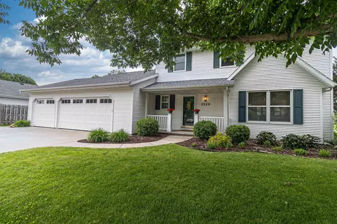 2229 W Seneca Dr, Appleton, WI 54914