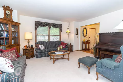 2229 W Seneca Dr, Appleton, WI 54914 photo 3