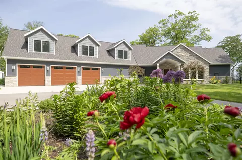 9050 Bay Cliff Dr, Sturgeon Bay, WI 54235