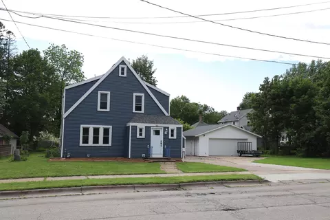121 N Clinton Ave, Clintonville, WI 54929