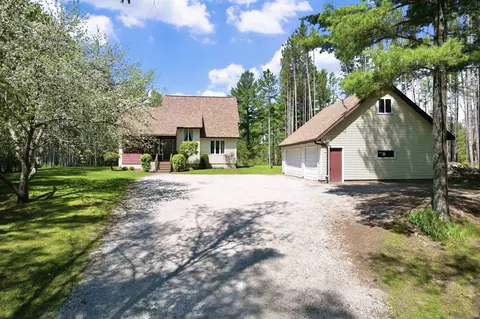 n1265 Country Side Lane, Menominee, MI 49858