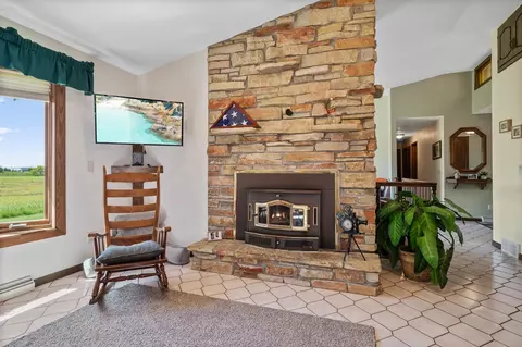 Living - 305 Norbert St, Wrightstown, WI 54180 photo 3 of 4