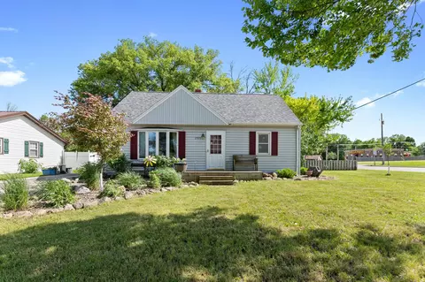 2595 Tulip Ln, Green Bay, WI 54313