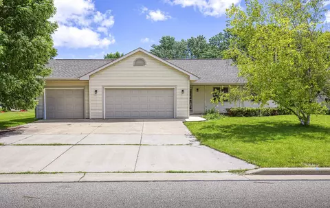1083 Harold Dr, Menasha, WI 54952