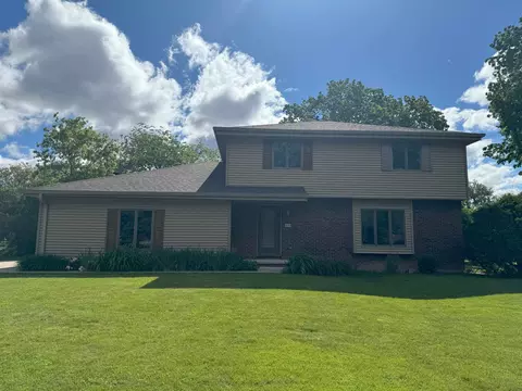 929 Elmwood Dr, Menasha, WI 54952