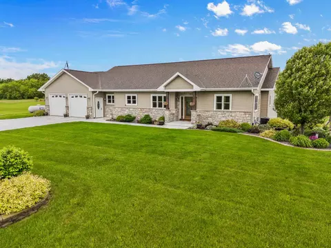 w5176 Maple Ridge Drive, Fond Du Lac, WI 54937