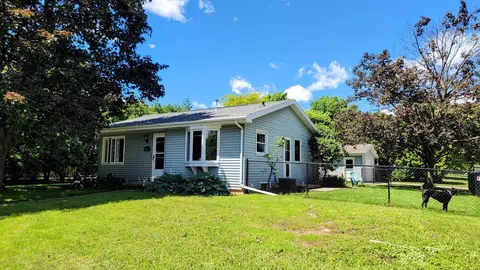 1025 Oxford Ct, Neenah, WI 54956