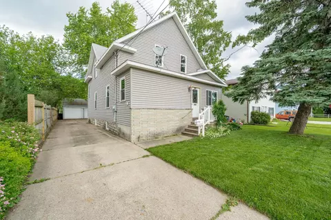 422 W 17th Ave, Oshkosh, WI 54902