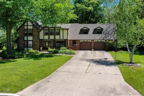 237 E Trillium Cir, Green Bay, WI 54313