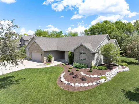 1017 Tana Ln, Menasha, WI 54952