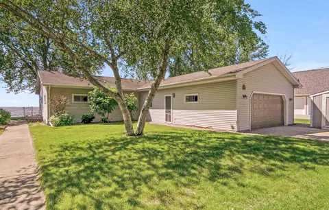 6821 Sunset Trl, Winneconne, WI 54986
