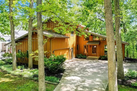 2525 Riverside Dr, Kaukauna, WI 54130