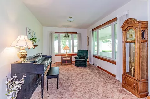 Living - w4458 Rock Road, Appleton, WI 54913 photo 3 of 6