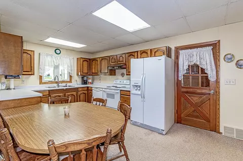 Kitchen - w4458 Rock Road, Appleton, WI 54913 photo 5 of 8