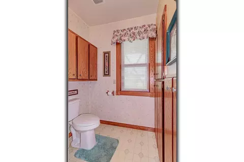 Bath - w4458 Rock Road, Appleton, WI 54913 photo 3 of 5