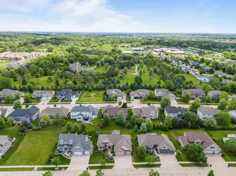 View/Area - 5520 N Summerland Dr, Appleton, WI 54913 photo 2 of 9