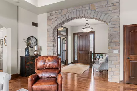 Entry Way - 5520 N Summerland Dr, Appleton, WI 54913 photo 1 of 7