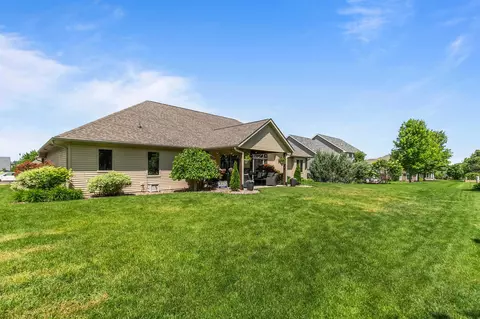 Exterior - 5520 N Summerland Dr, Appleton, WI 54913 photo 5 of 6