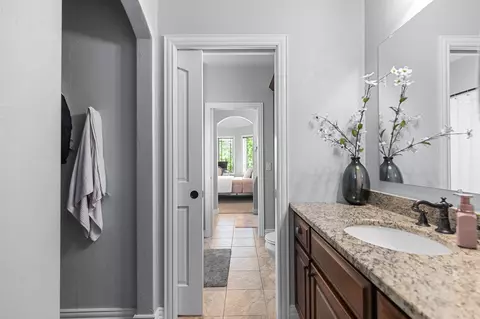 Entry Way - 5520 N Summerland Dr, Appleton, WI 54913 photo 3 of 7