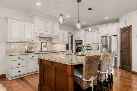 Kitchen - 5520 N Summerland Dr, Appleton, WI 54913 photo 1 of 5
