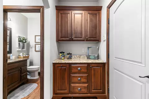 Entry Way - 5520 N Summerland Dr, Appleton, WI 54913 photo 5 of 7