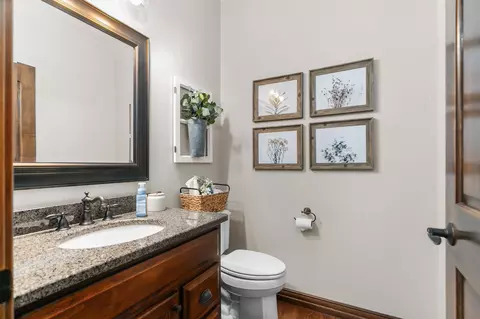 Bath - 5520 N Summerland Dr, Appleton, WI 54913 photo 3 of 5