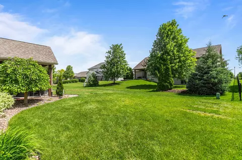 Exterior - 5520 N Summerland Dr, Appleton, WI 54913 photo 4 of 6
