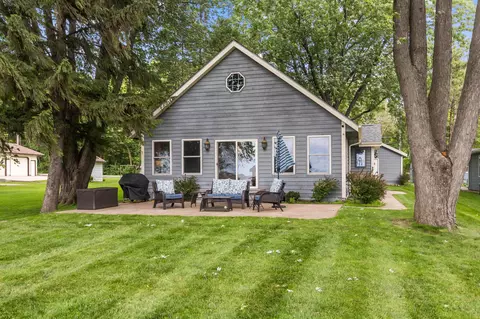 4585 Plummers Point Rd, Oshkosh, WI 54904