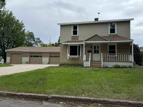 912 S Bartlett St, Shawano, WI 54166
