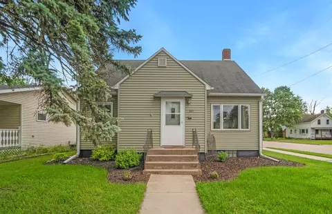324 S Main St, Marion, WI 54950