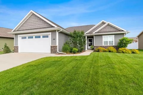 519 Pebblestone Cir, Hobart, WI 54155