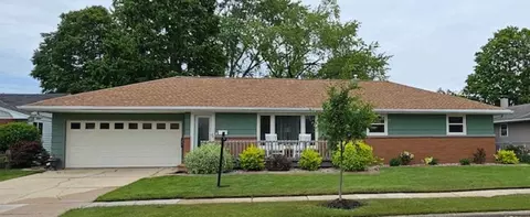 1786 Chateau Dr, Green Bay, WI 54304