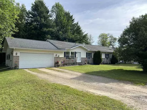 w7326 Maple Avenue, Shawano, WI 54166