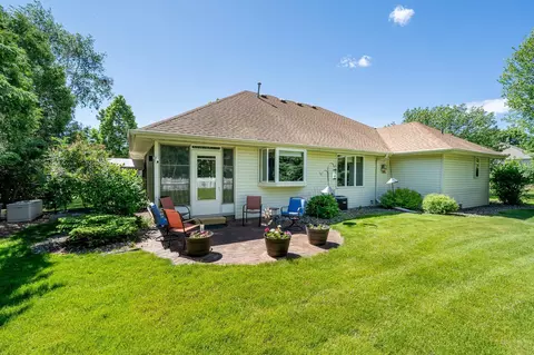 Exterior - 1900 S Carriage Ln, Appleton, WI 54914 photo 6 of 9